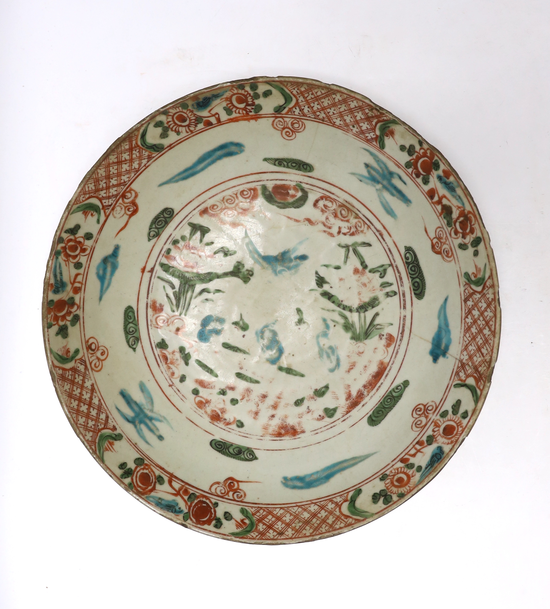 A late 16th century Chinese Swatow enamelled porcelain charger, diameter 38cm